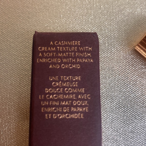 Charlotte Tilbury The Queen Matte Revolution Long Lasting Lipstick in box - Picture 10 of 11